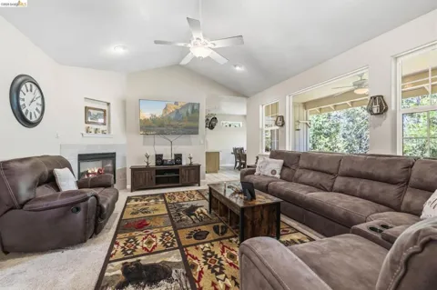24230 Oxbow Ln