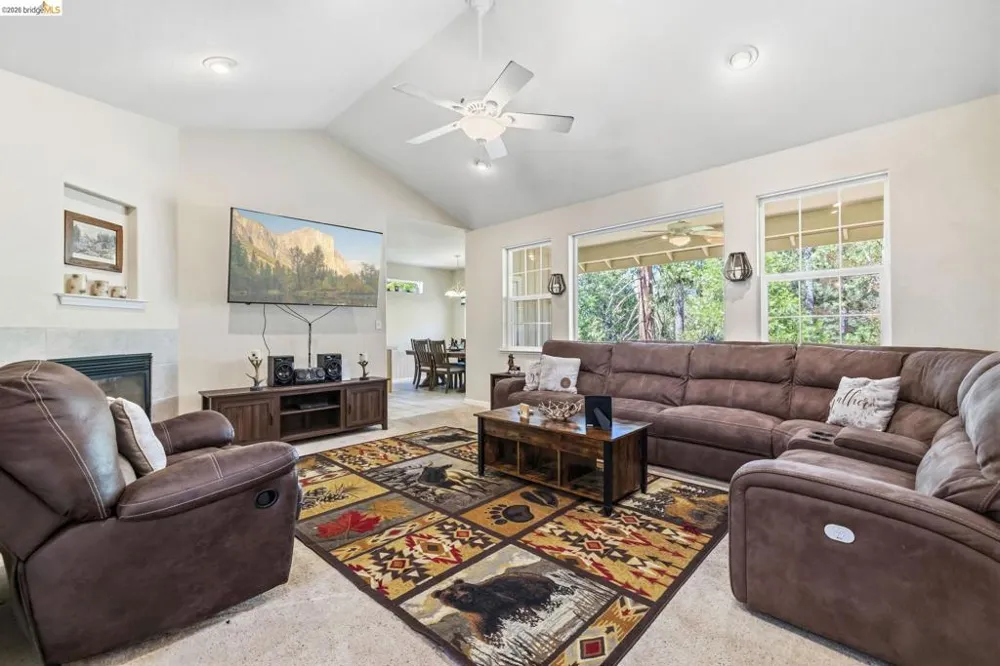 24230 Oxbow Ln Sonora, CA 95370