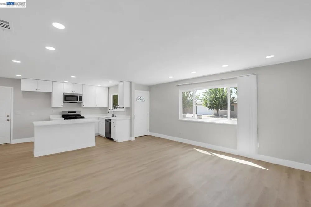 587 Somoa Lane Lathrop, CA 95330