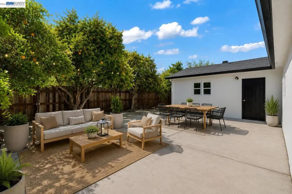 587 Somoa Lane Lathrop, CA 95330