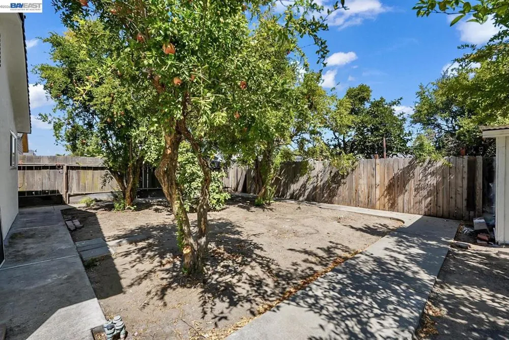 587 Somoa Lane Lathrop, CA 95330