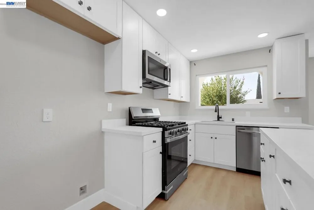 587 Somoa Lane Lathrop, CA 95330