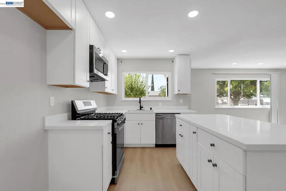 587 Somoa Lane Lathrop, CA 95330