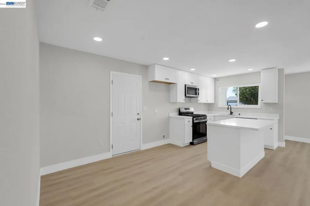 587 Somoa Lane Lathrop, CA 95330