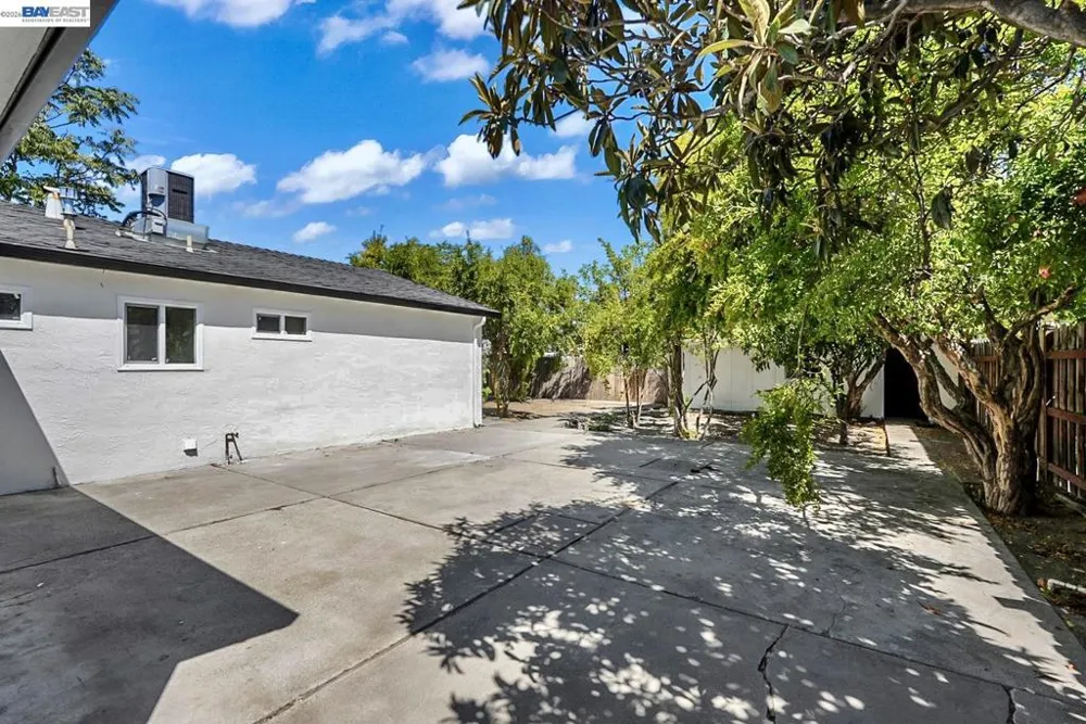 587 Somoa Lane Lathrop, CA 95330