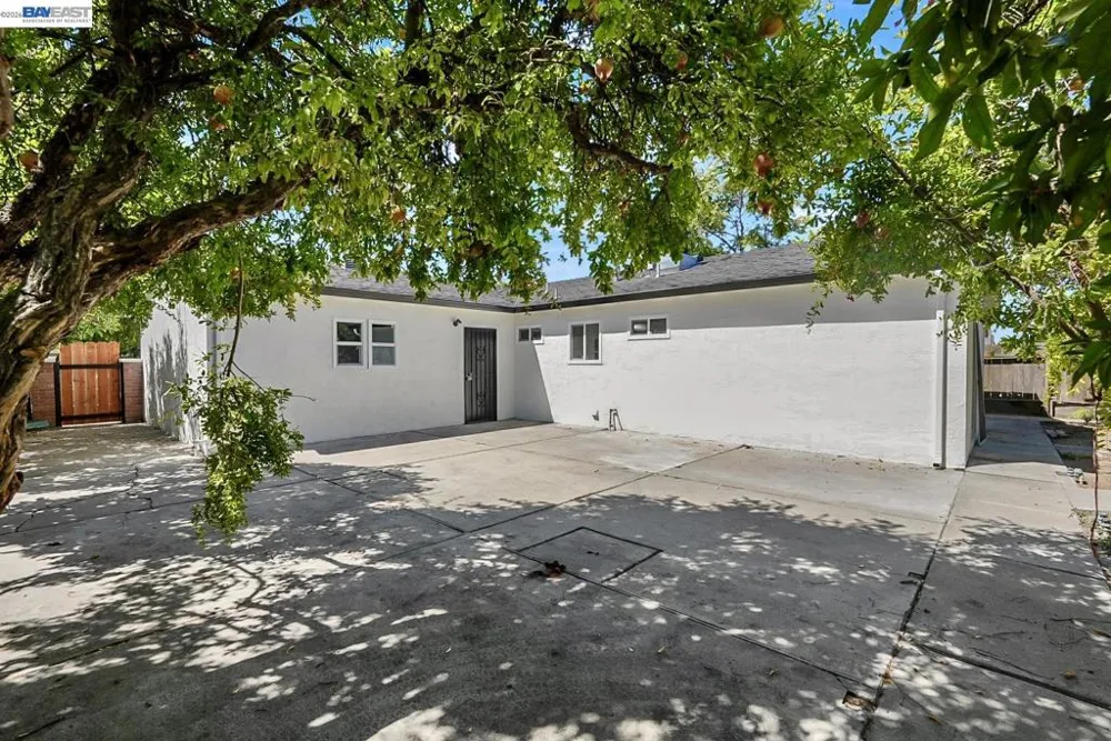 587 Somoa Lane Lathrop, CA 95330