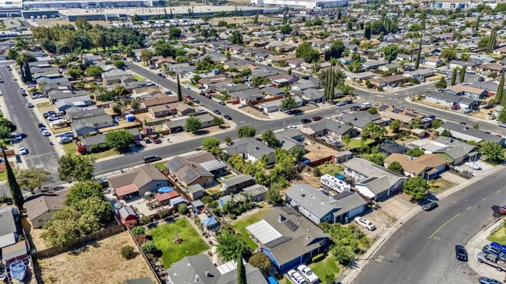 587 Somoa Lane Lathrop, CA 95330