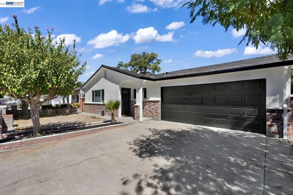 587 Somoa Lane Lathrop, CA 95330