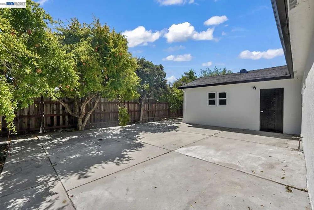 587 Somoa Lane Lathrop, CA 95330