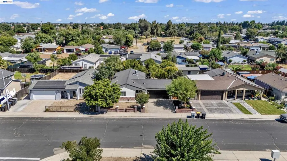 587 Somoa Lane Lathrop, CA 95330