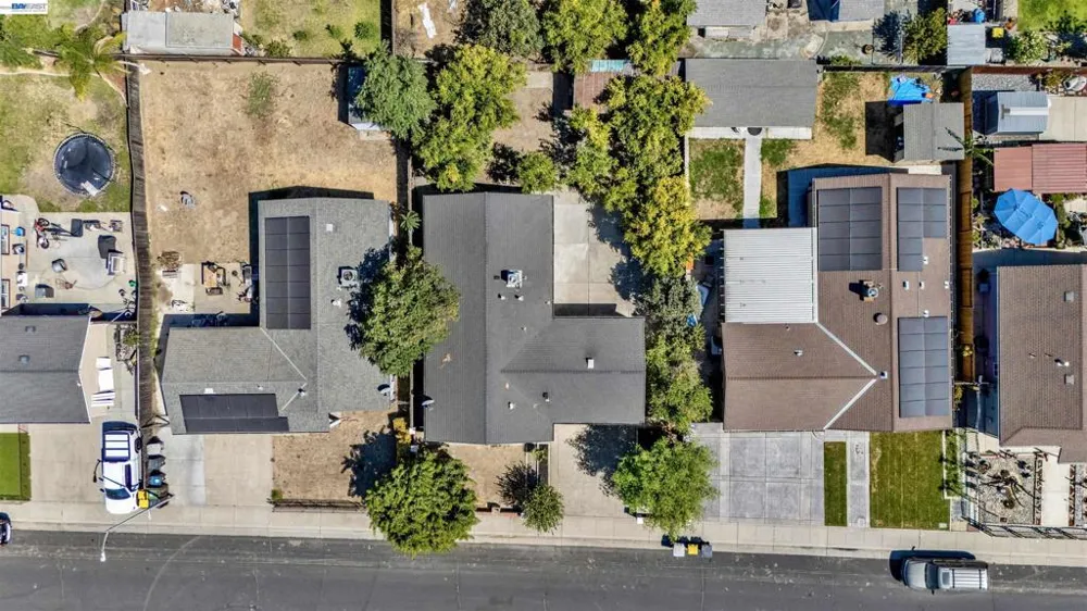 587 Somoa Lane Lathrop, CA 95330