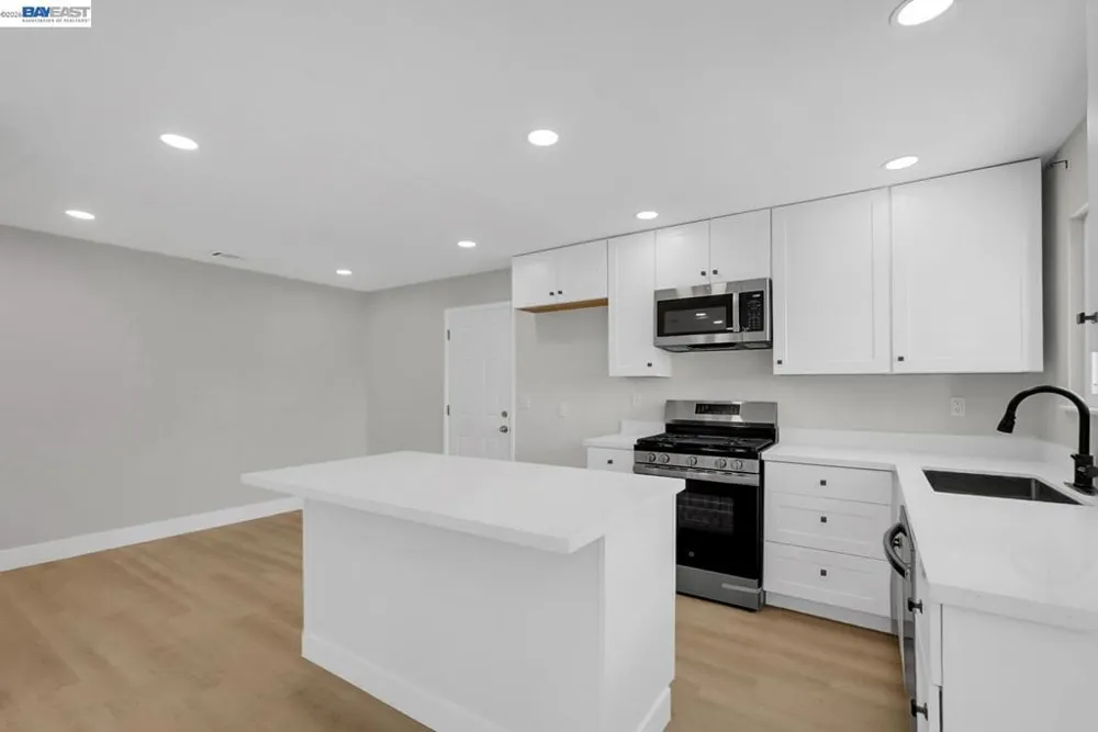 587 Somoa Lane Lathrop, CA 95330