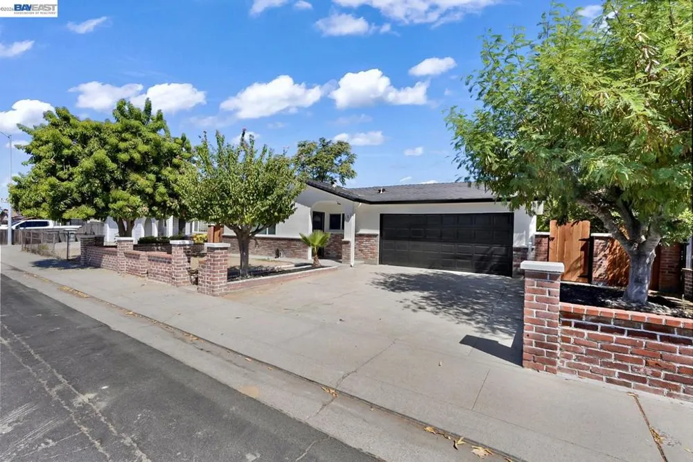 587 Somoa Lane Lathrop, CA 95330