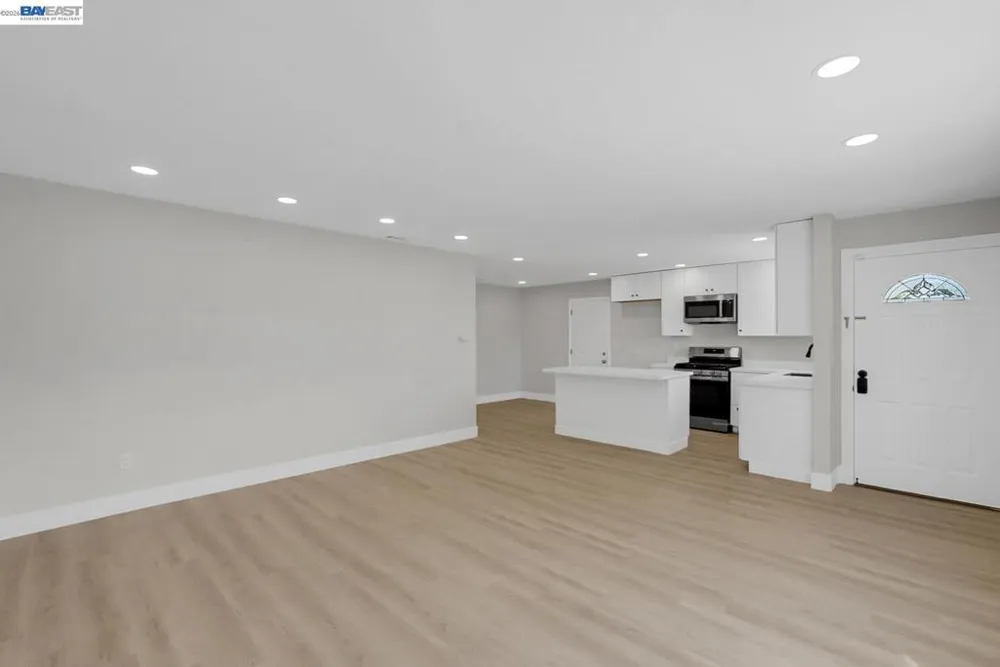 587 Somoa Lane Lathrop, CA 95330