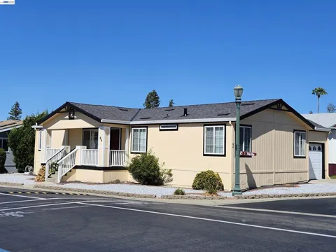 3263 Vineyard Ave #84