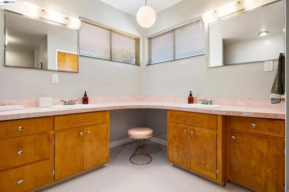 4142 Santa Rita Rd El Sobrante, CA 94803