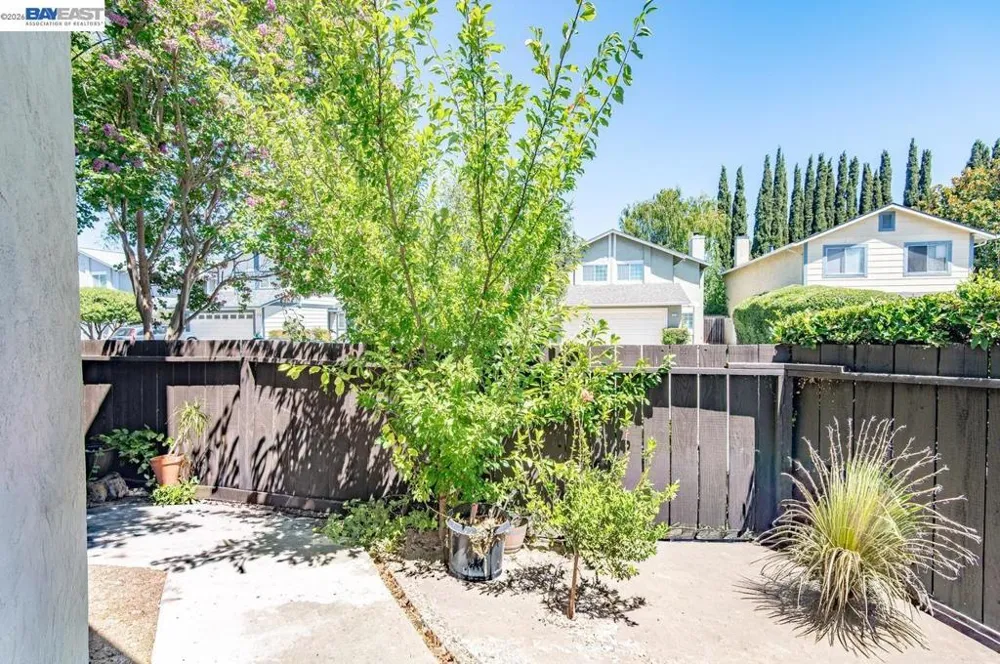 2105 Armstrong Dr Pleasanton, CA 94588