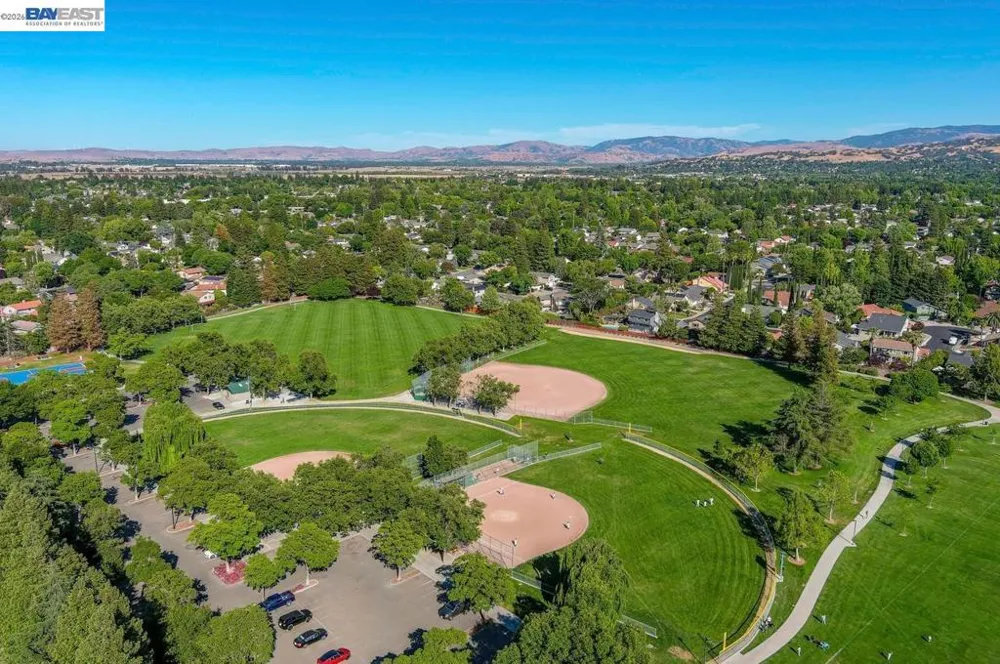 2105 Armstrong Dr Pleasanton, CA 94588
