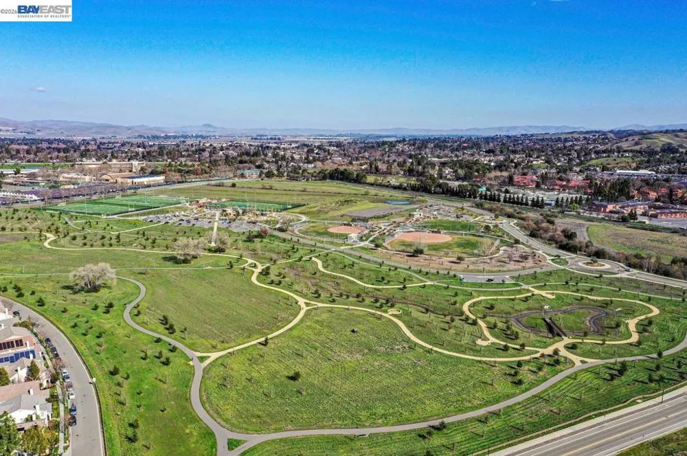 2105 Armstrong Dr Pleasanton, CA 94588