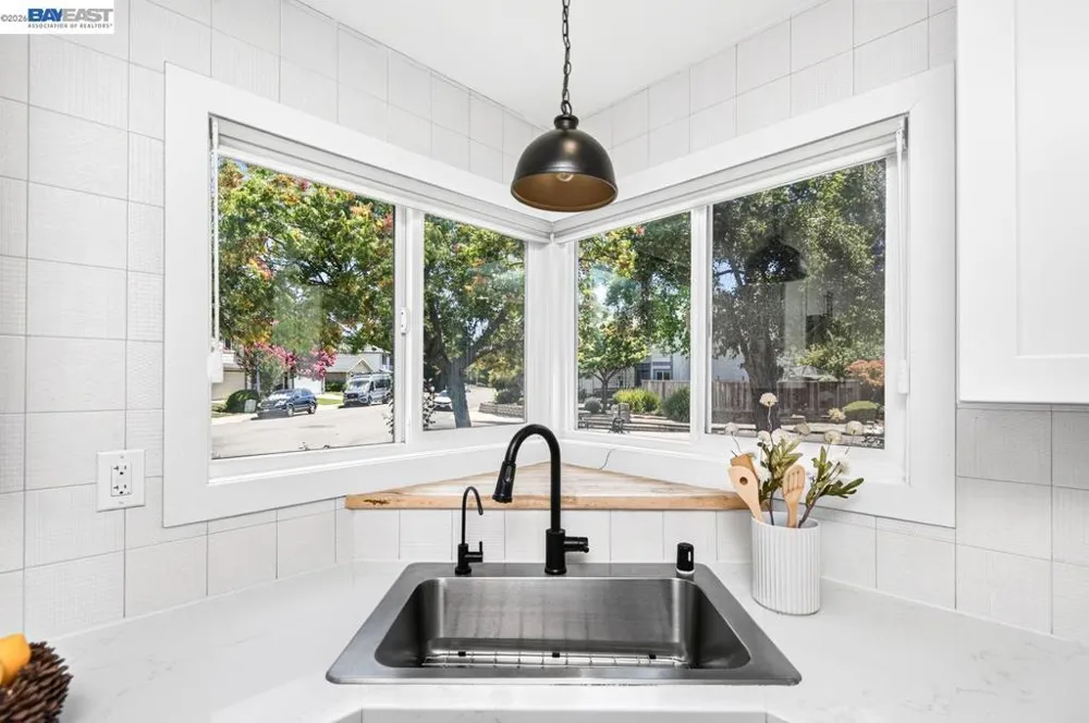 2105 Armstrong Dr Pleasanton, CA 94588