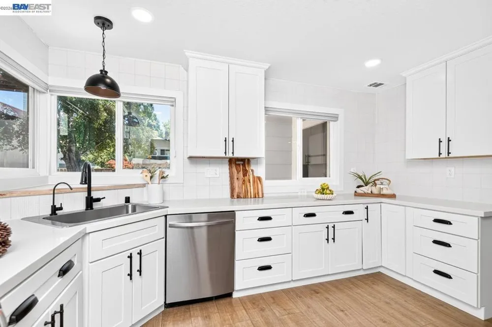 2105 Armstrong Dr Pleasanton, CA 94588