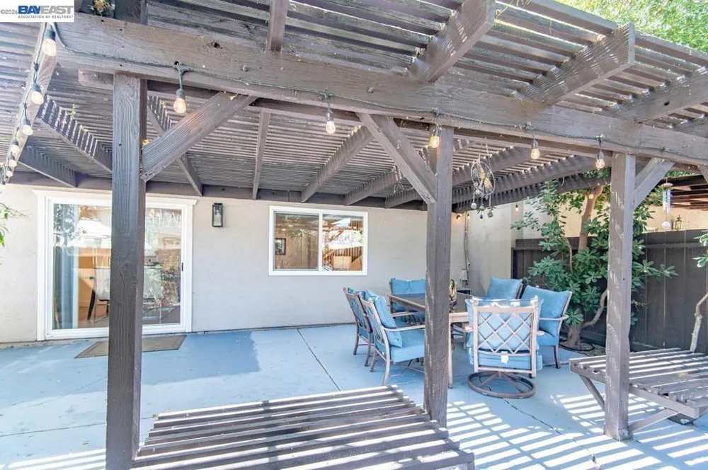 2105 Armstrong Dr Pleasanton, CA 94588