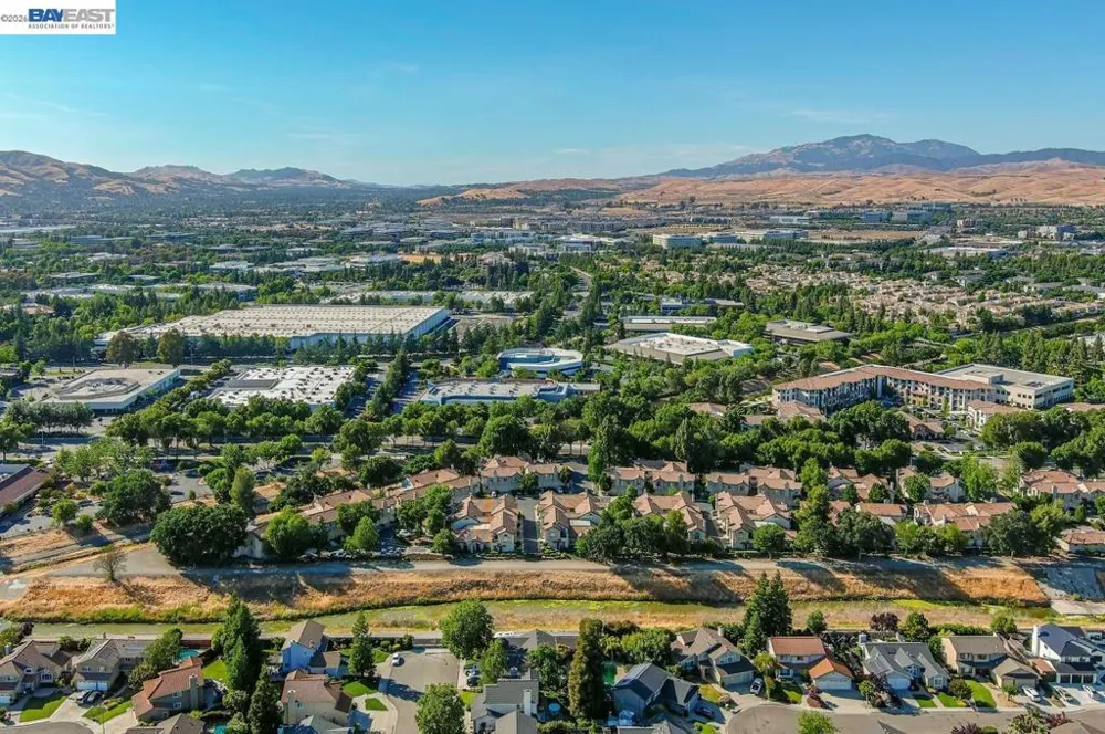 2105 Armstrong Dr Pleasanton, CA 94588