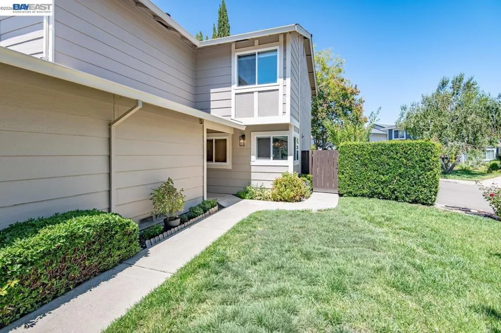 2105 Armstrong Dr Pleasanton, CA 94588