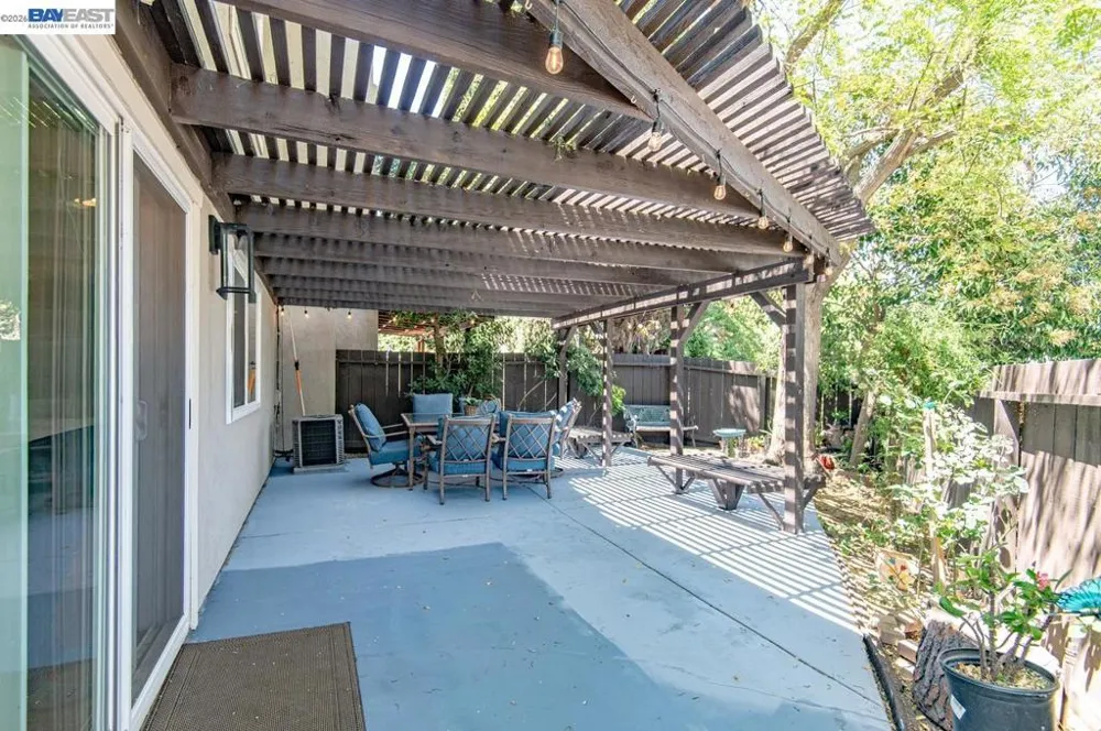 2105 Armstrong Dr Pleasanton, CA 94588