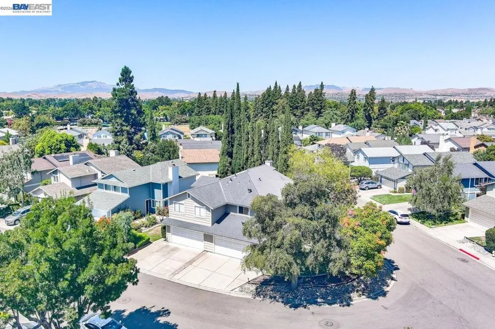 2105 Armstrong Dr Pleasanton, CA 94588