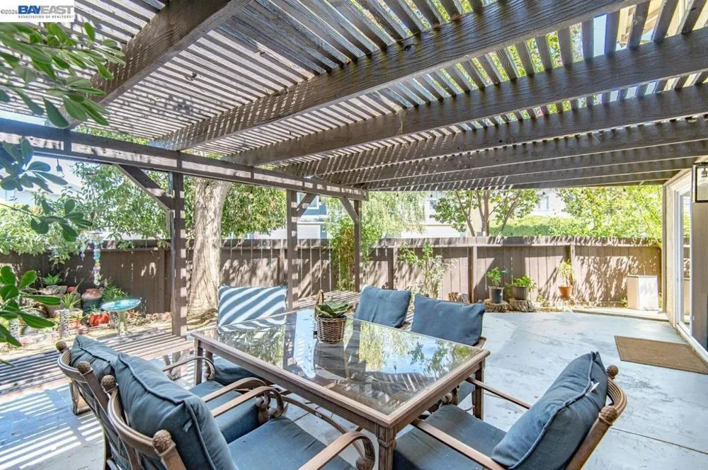 2105 Armstrong Dr Pleasanton, CA 94588