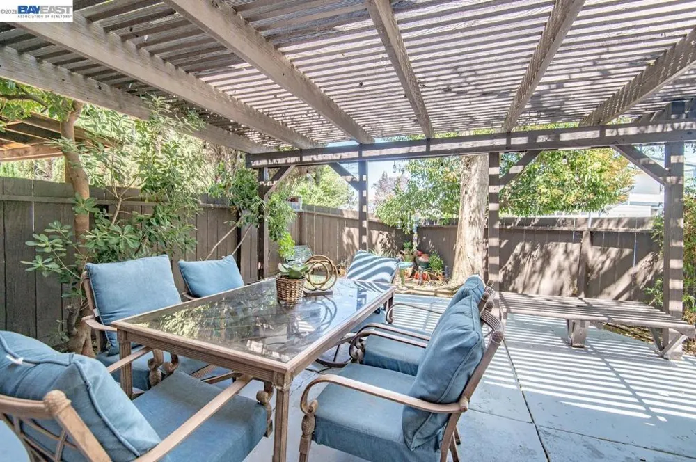 2105 Armstrong Dr Pleasanton, CA 94588