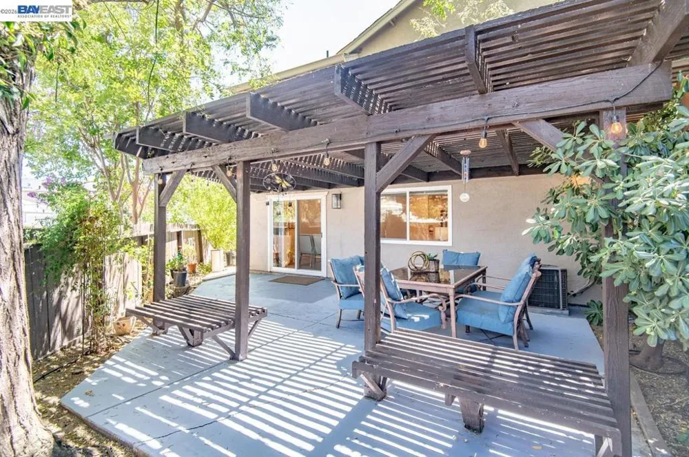 2105 Armstrong Dr Pleasanton, CA 94588