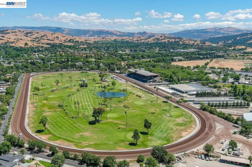 2105 Armstrong Dr Pleasanton, CA 94588