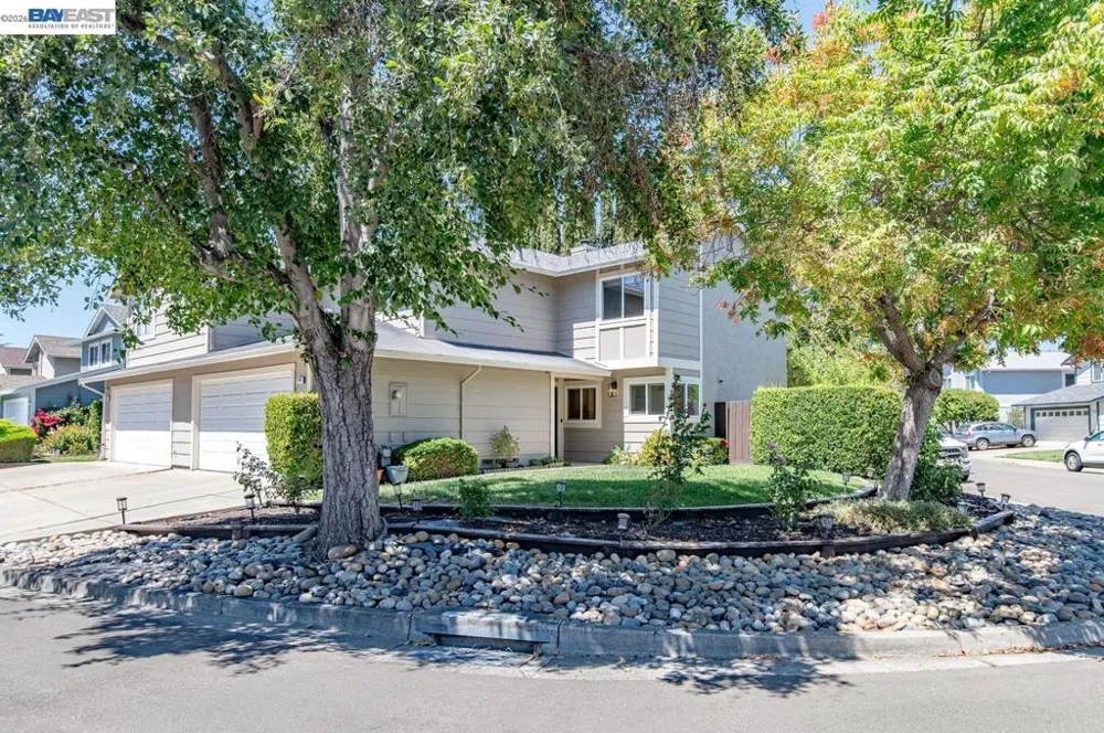 2105 Armstrong Dr Pleasanton, CA 94588