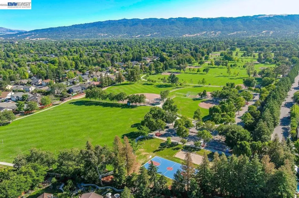 2105 Armstrong Dr Pleasanton, CA 94588
