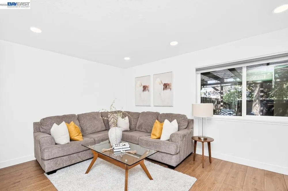 2105 Armstrong Dr Pleasanton, CA 94588