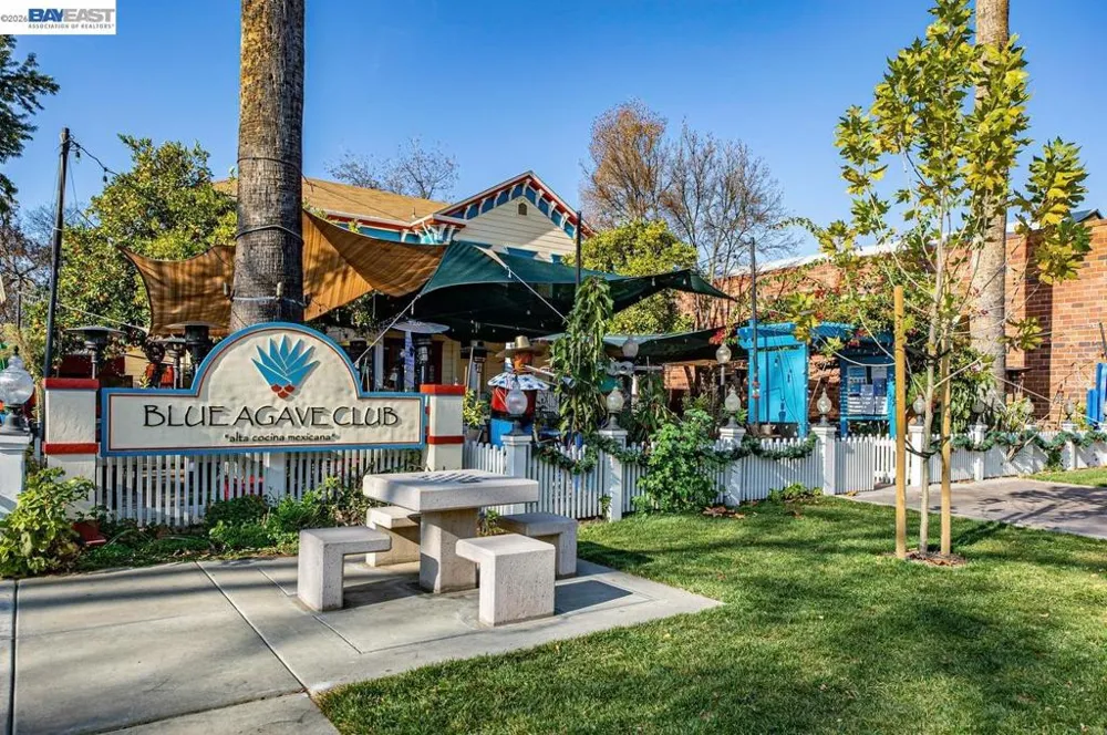 2105 Armstrong Dr Pleasanton, CA 94588