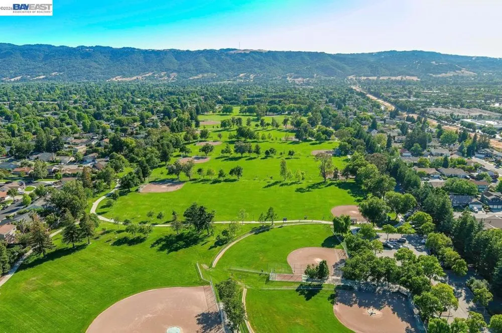 2105 Armstrong Dr Pleasanton, CA 94588