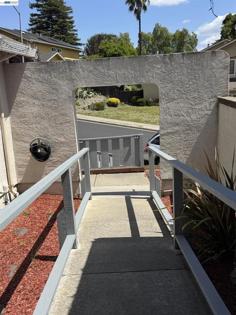8206 Rhoda Ave Dublin, CA 94568