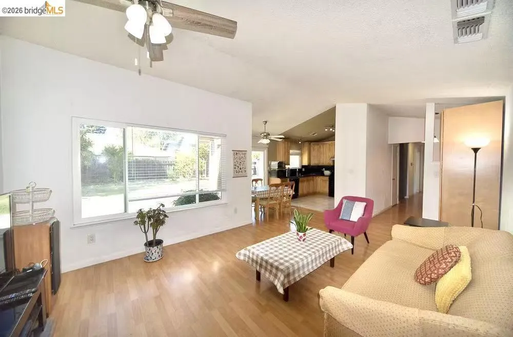 39 Stanislaus CIR Sacramento, CA 95831