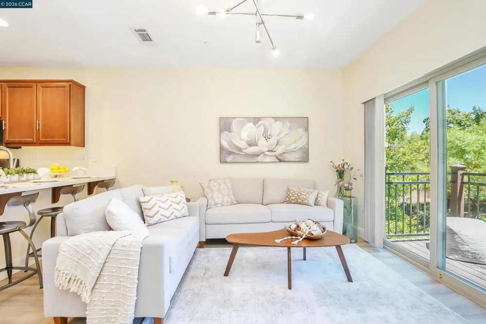 1260 Detroit Ave #4 Concord, CA 94520