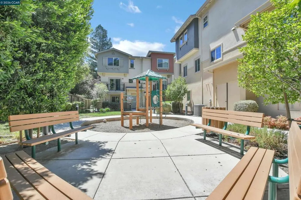 1260 Detroit Ave #4 Concord, CA 94520