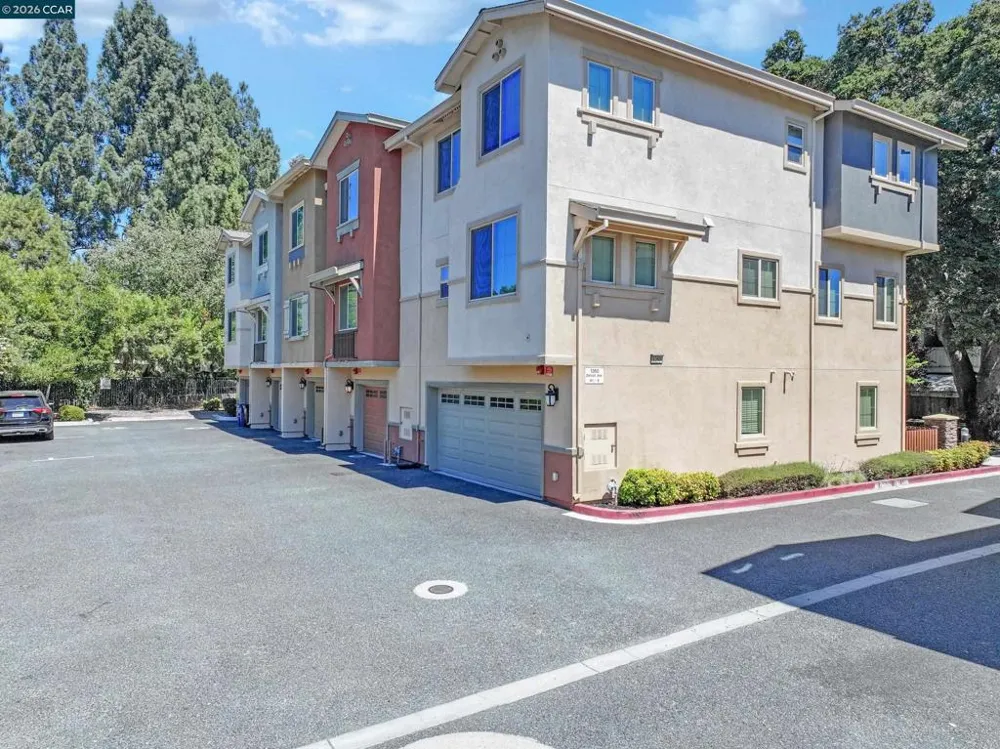 1260 Detroit Ave #4 Concord, CA 94520