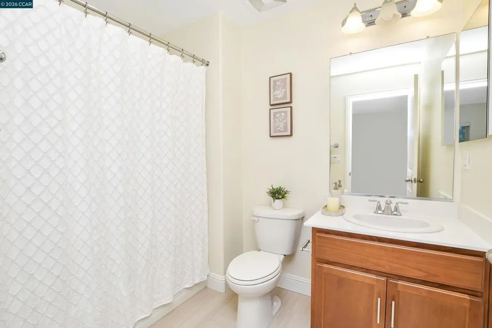 1260 Detroit Ave #4 Concord, CA 94520