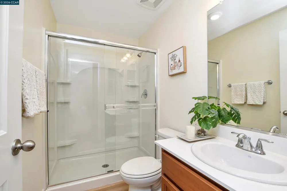 1260 Detroit Ave #4 Concord, CA 94520