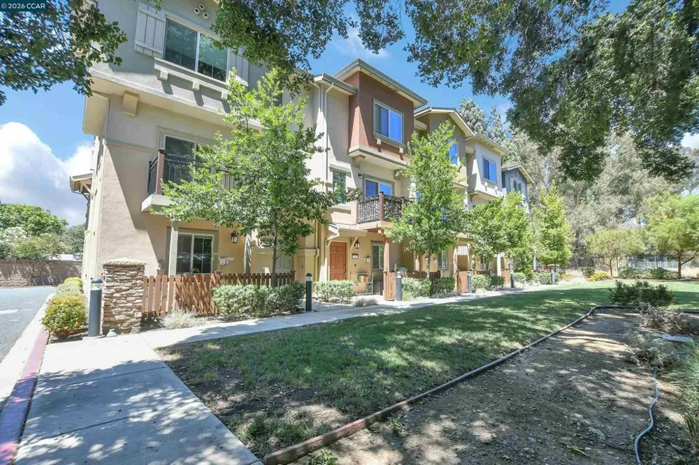 1260 Detroit Ave #4 Concord, CA 94520