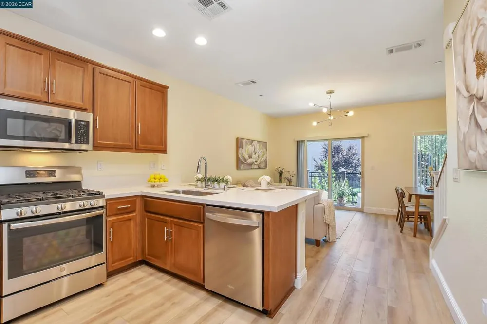 1260 Detroit Ave #4 Concord, CA 94520