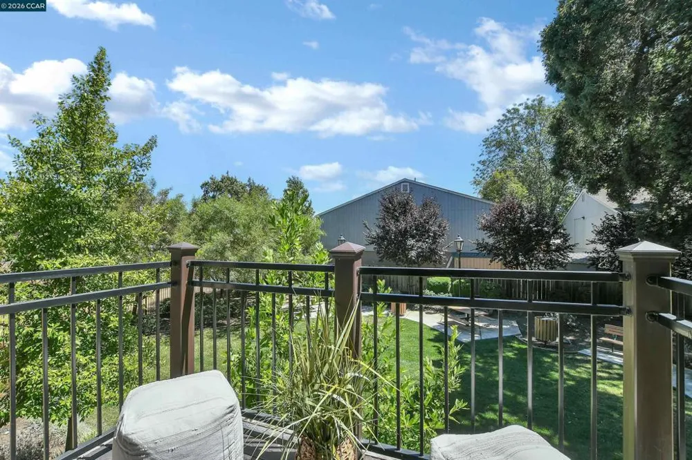 1260 Detroit Ave #4 Concord, CA 94520