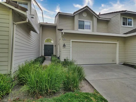 7445 Rolling Hills Cir